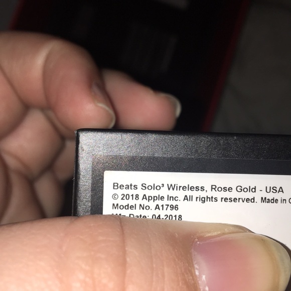 Beats Solo3 Wireless On-Ear Headphones - Picture 6 of 6